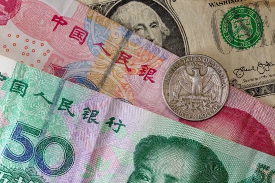 یوان چینی در برابر دلار سقوط کرد