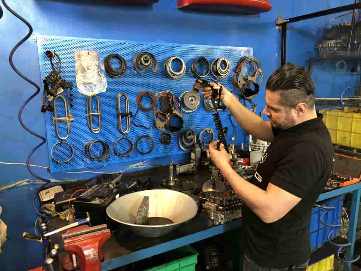 تعویض روغن اصولی و تاثیر آن بر عملکرد گیربکس